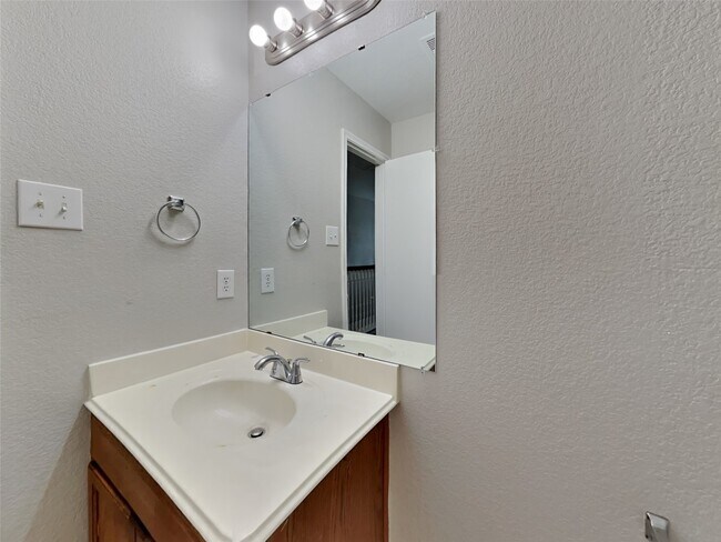 Building Photo - 22110 Orchard Dale Dr