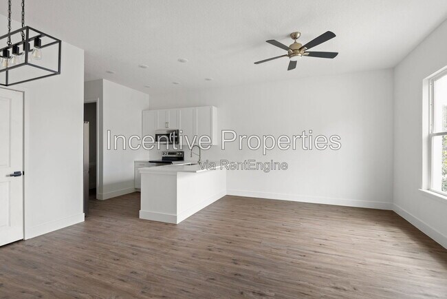 Building Photo - 558 S Grandview Ave