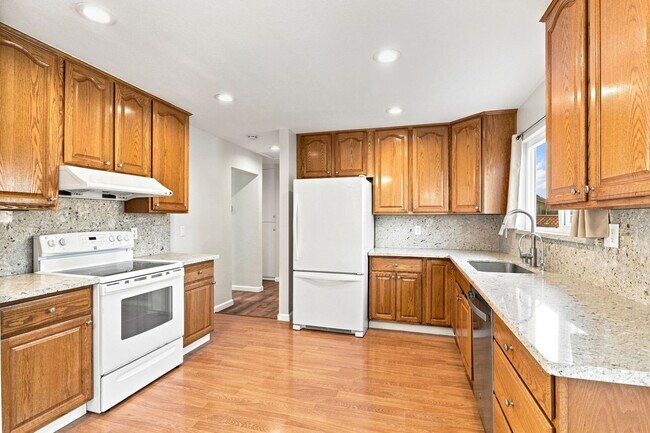 Building Photo - 14370 Oka Ln