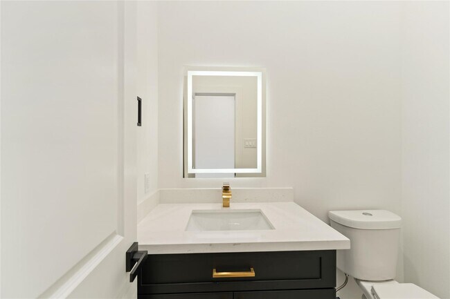 Building Photo - 8048 Sunbury St