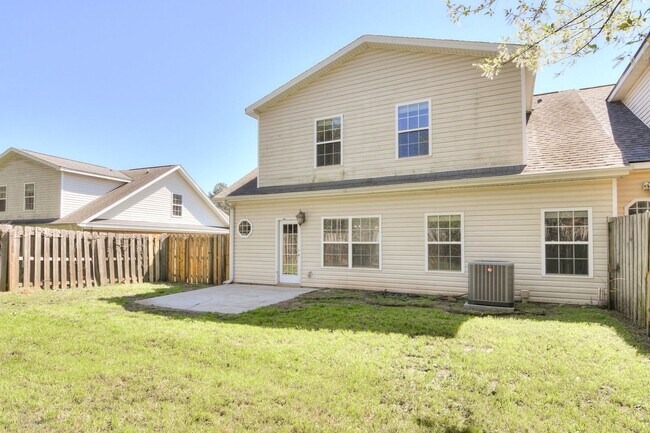 Building Photo - 3 Bedroom 2.5 Bath Townhouse