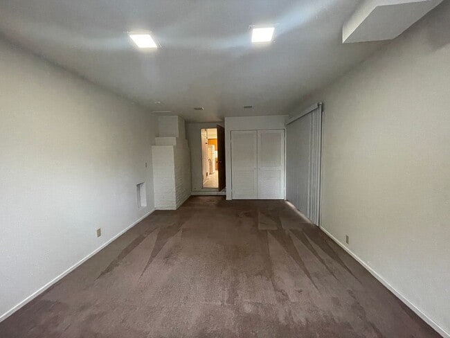 Building Photo - Charming Pet Friendly, 3-Bedroom 1-Bath, p...