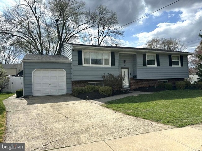 Building Photo - 30 Estate Rd