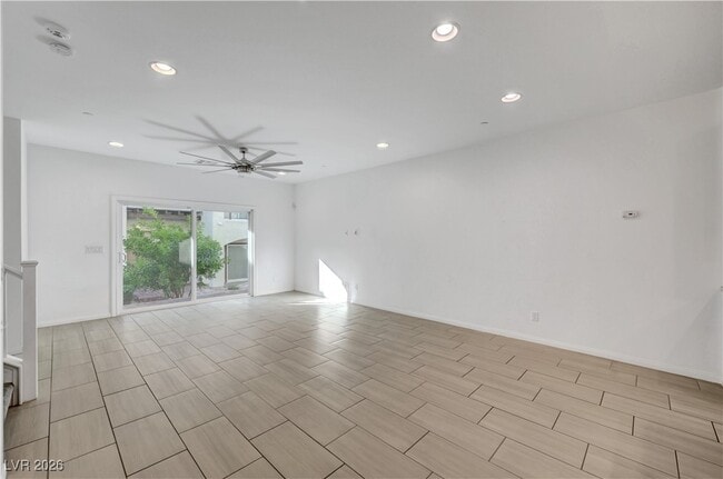 Building Photo - 985 Via Lombardi