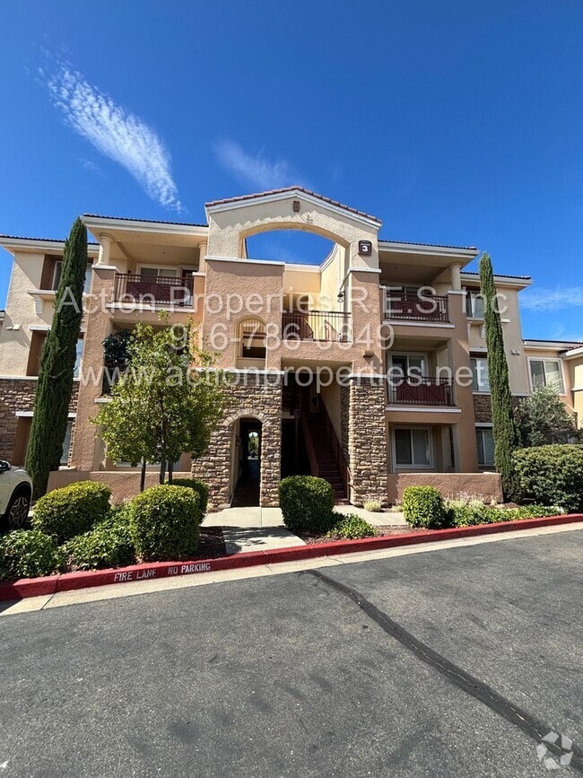 Building Photo - East Roseville - Gated Phoenician - Great ...