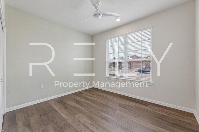 Building Photo - 603 Double Lp St