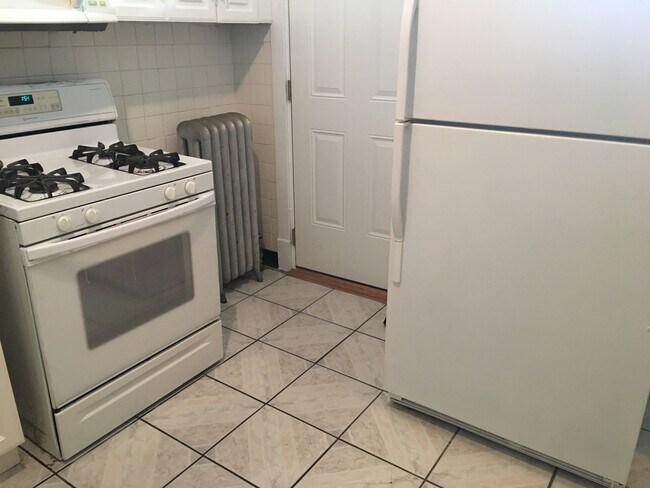 Building Photo - 5933 W Midway Park