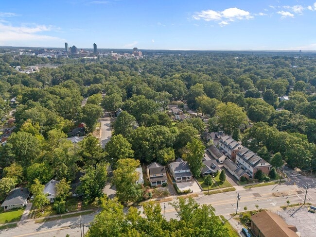 Building Photo - Now Leasing For Duke 2026-2027 School Year...