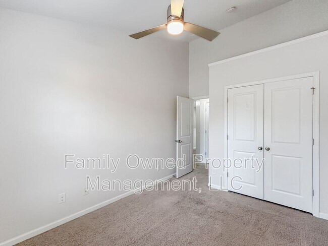 Building Photo - 133 Wild Holly Dr
