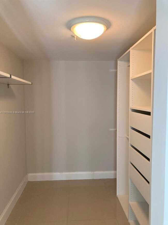 Building Photo - 7800 Collins Ave