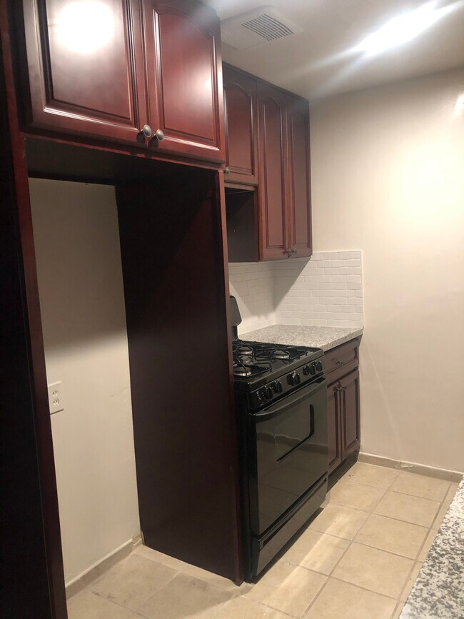 Building Photo - 407 Violet Ave