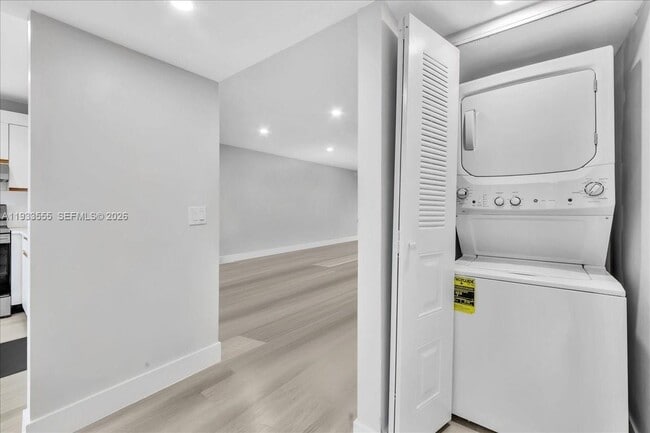 Building Photo - 13001 SW 11th Ct