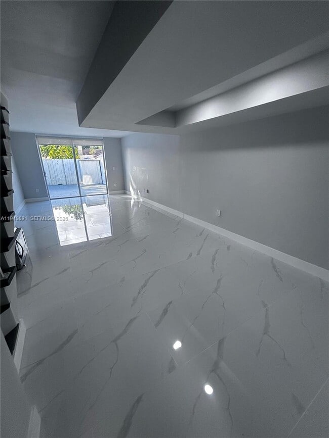 Building Photo - 3820 W 9th Way