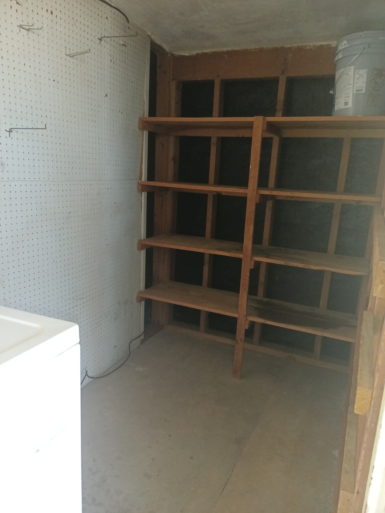 Building Photo - 832 W 16th St