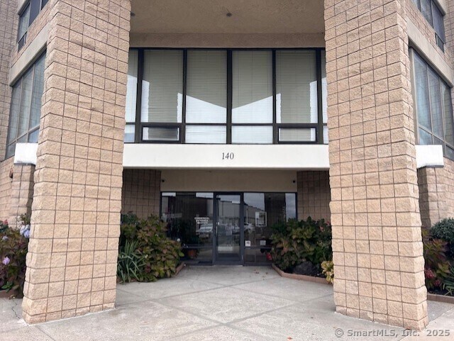 Building Photo - 140 Captain Thomas Blvd