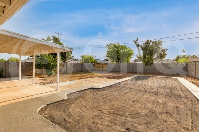 Building Photo - 4010 N 11th Ave