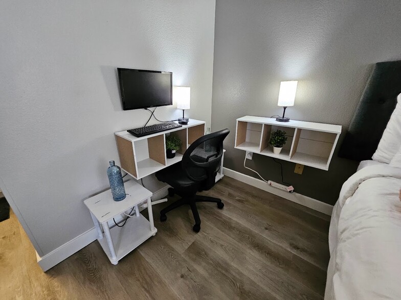 Building Photo - 2700 Gracy Farms Ln