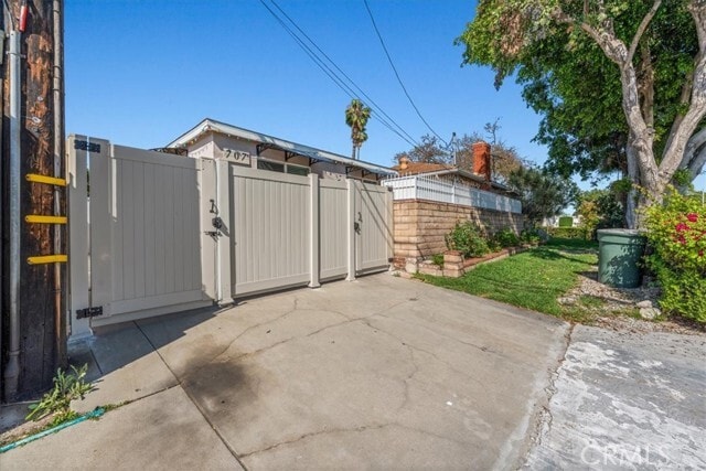 Building Photo - 707 N Park Ave