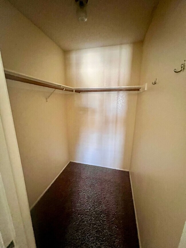 Building Photo - 2 Bedroom 1 Bath - Chocolate Drop Area
