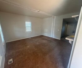 Building Photo - 5608 W Pine St