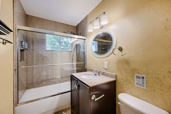 Building Photo - 1007 Venus Dr