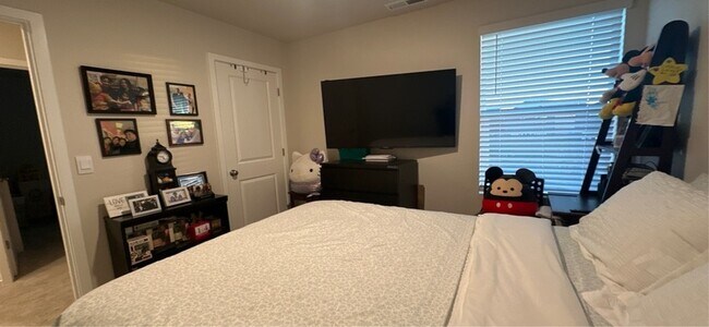 Building Photo - 477 Himalaya St. NE