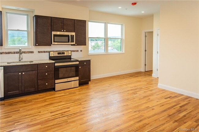 Building Photo - 23 E Main St