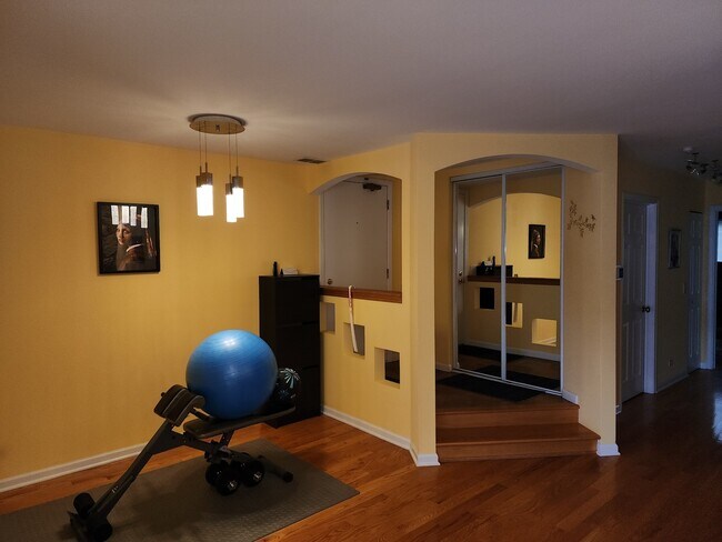 Building Photo - 1405 Clairmont Ct