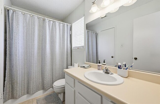 Building Photo - 11728 Norwegian Wood Dr