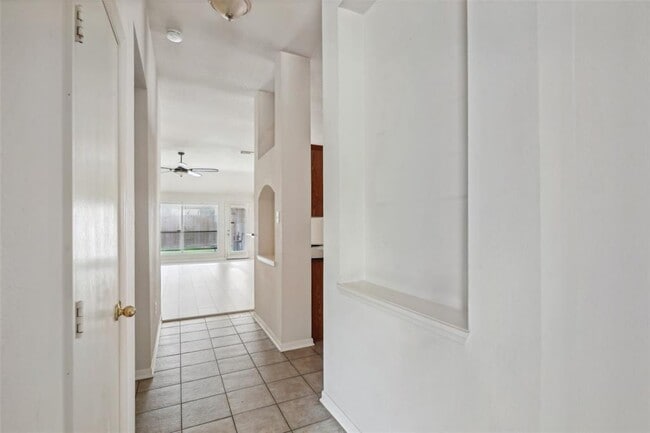 Building Photo - 16614 New Market Ln