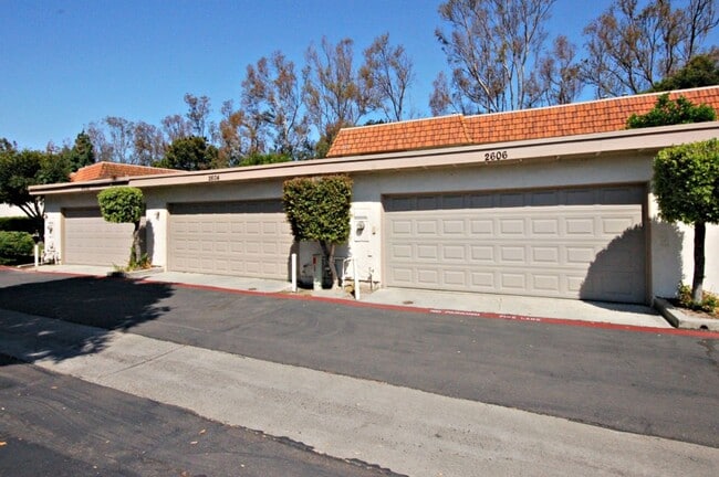 Building Photo - Beautiful Bright 3BR/2.5BA Condo in Tanglewood!!