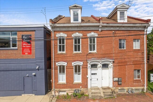 Building Photo - 93 43rd St