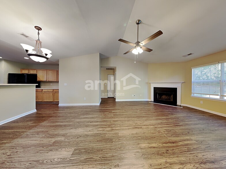 Building Photo - 412 Peach Grove Pl