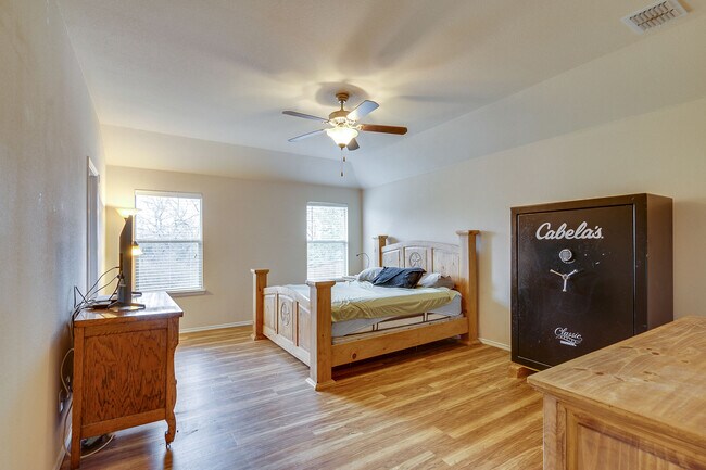 Building Photo - 108 Durango Dr