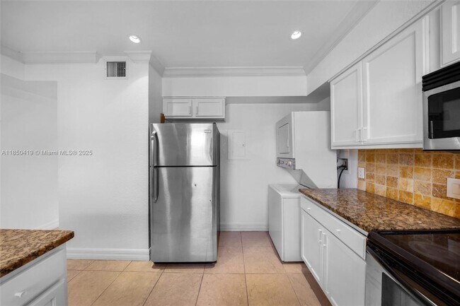 Building Photo - 7801 Hispanola Ave