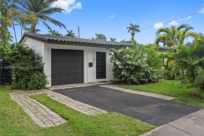 Building Photo - 1101 N 14th Ave