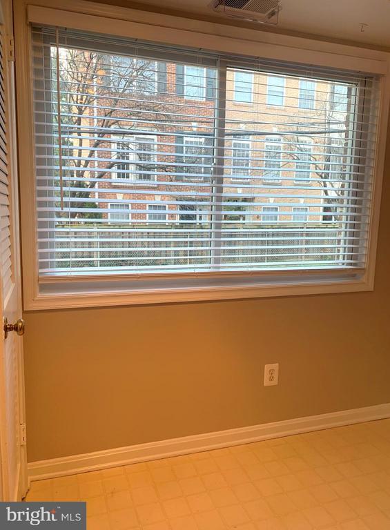 Building Photo - 738 N Wakefield St