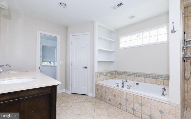 Building Photo - 12856 Fantasia Dr