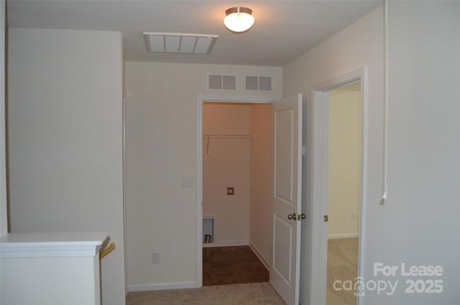 Building Photo - 117 Quail Springs Rd