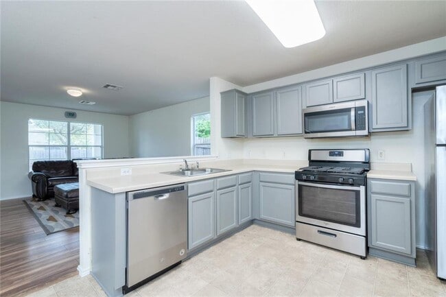 Building Photo - 2735 Fairview Dr
