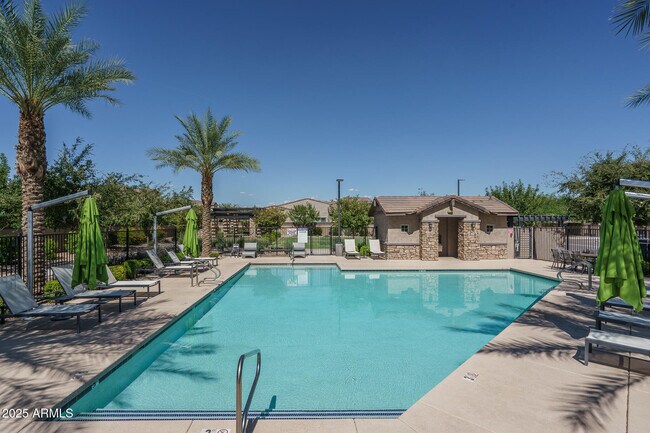 Building Photo - 14084 W Desert Flower Dr
