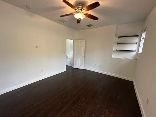 Building Photo - 2524 SW 14th Ave