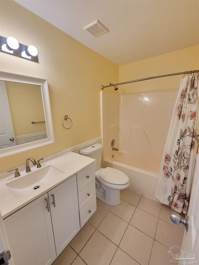 Building Photo - 1306 Pine Hill Cir