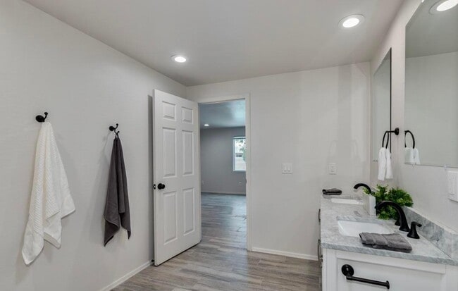 Building Photo - 3649 E Emile Zola Ave