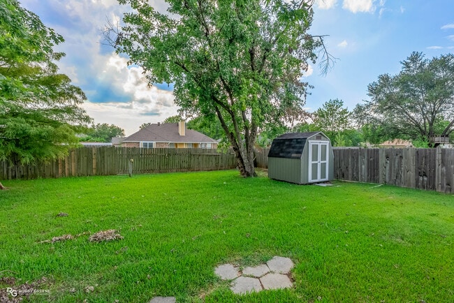 Building Photo - 5709 Bluebonnett Dr