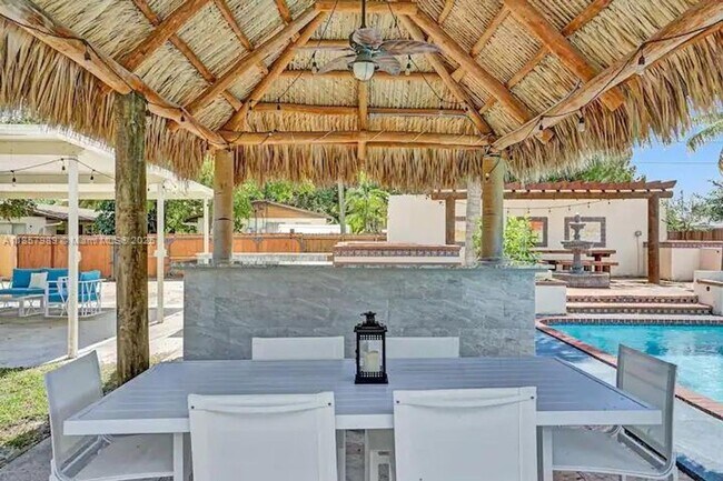 Building Photo - 247 SW 5th St