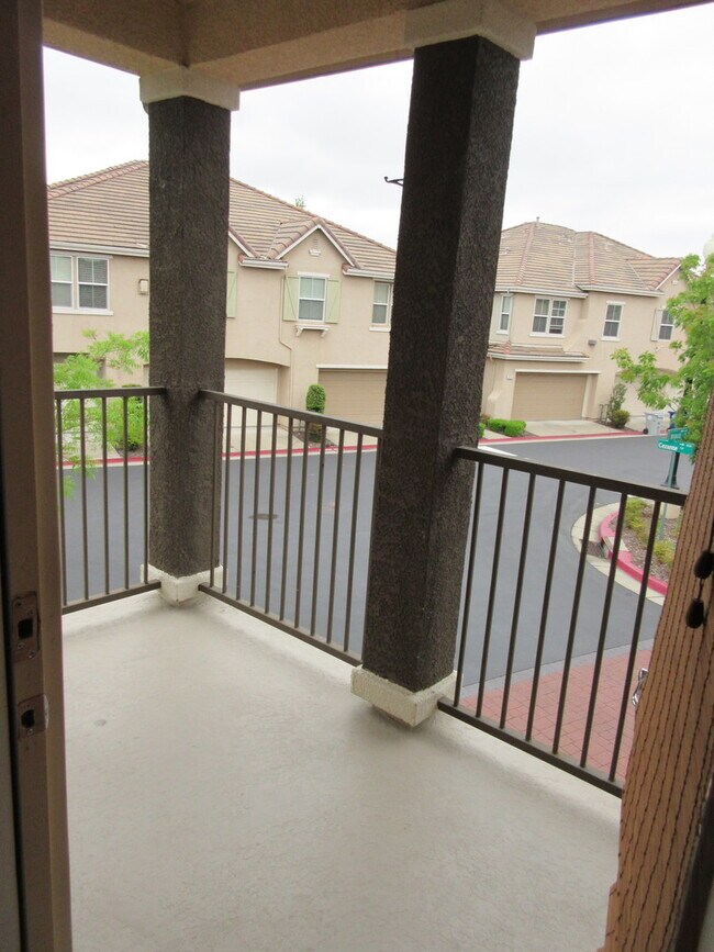 Building Photo - Updated Condo with Balcony in the Rivage at The Parkway