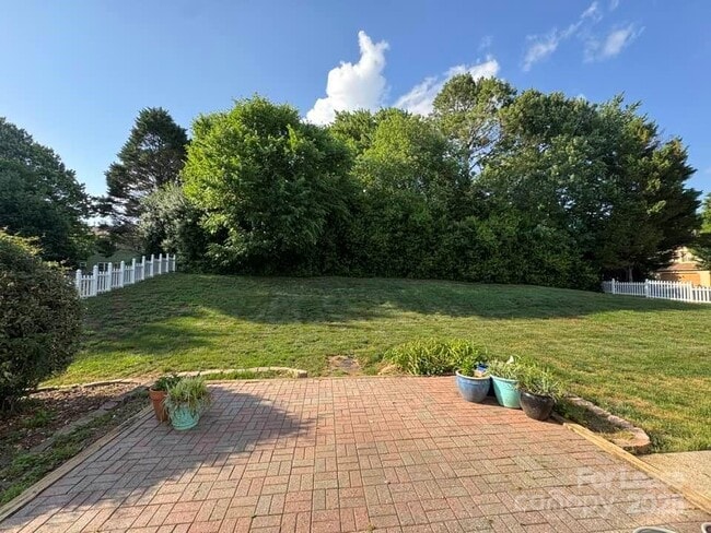 Building Photo - 9037 Castlebay Dr