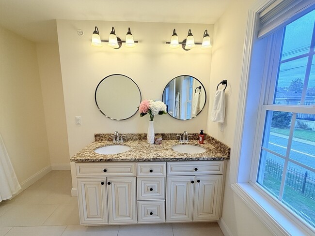 Building Photo - 17 Hamel Way