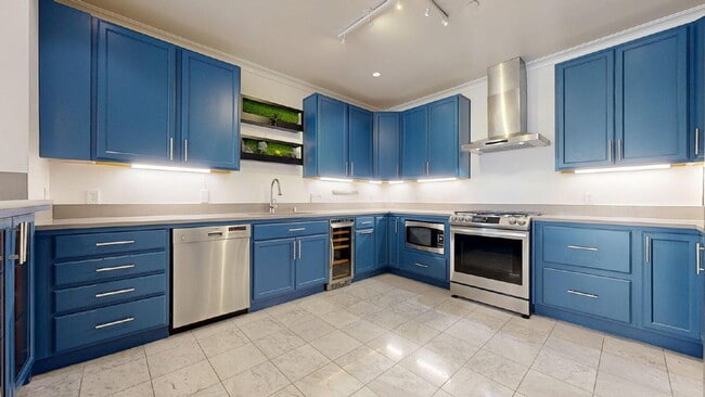 Building Photo - Bright & Modern 2BR/2BA Condo with Garage Parking & In-Unit Laundry – Central Richmond